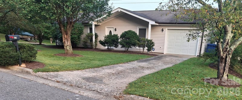 204 Scottlynn Dr, Asheville, NC 28806