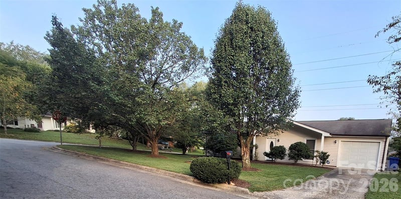 204 Scottlynn Dr, Asheville, NC 28806