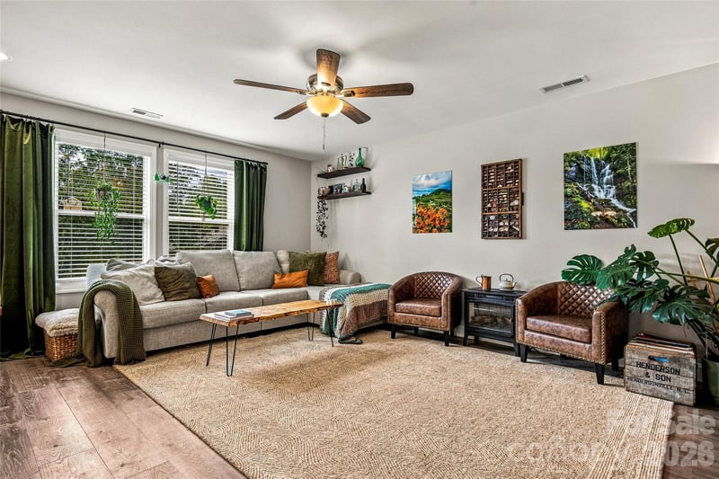 619 Edgewood Ave, Hendersonville, NC 28792
