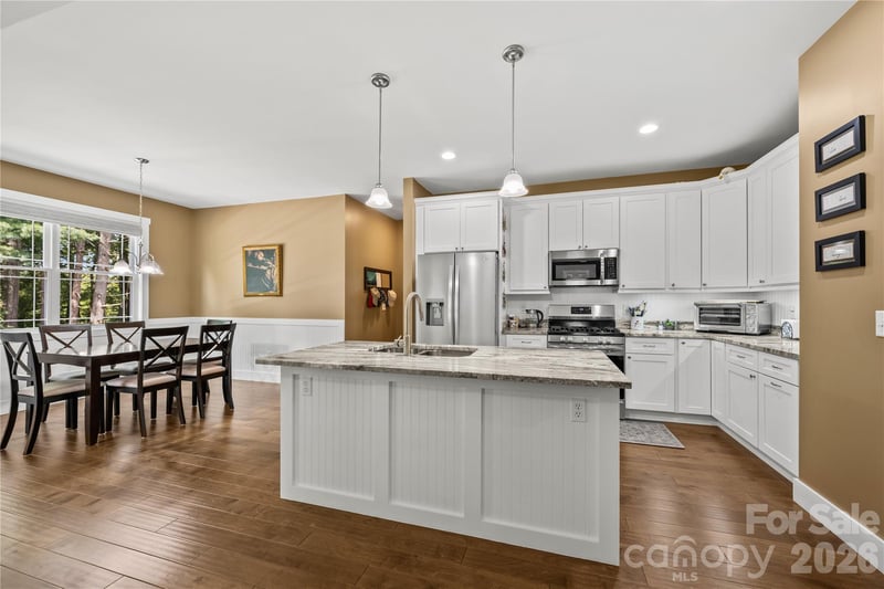 202 Windy Acres Knoll Dr, Hendersonville, NC 28792