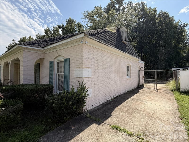 6625 Woodfield Dr, Charlotte, NC 28215