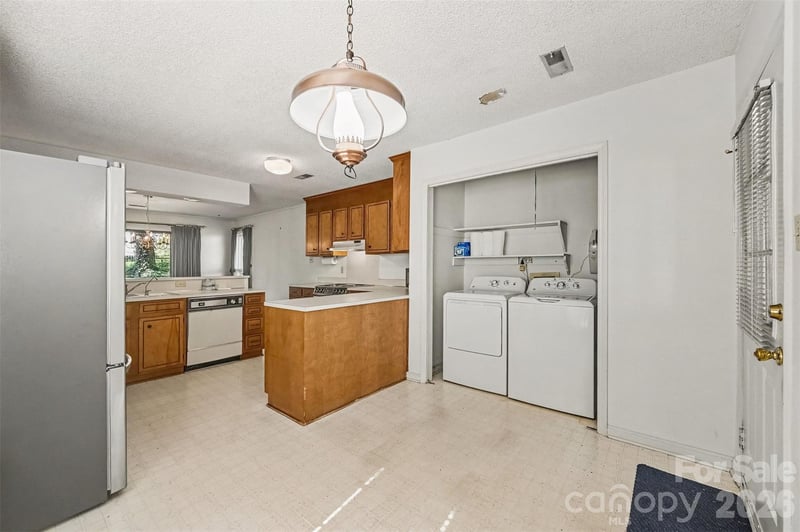 8248 Oakley Ln, Charlotte, NC 28270
