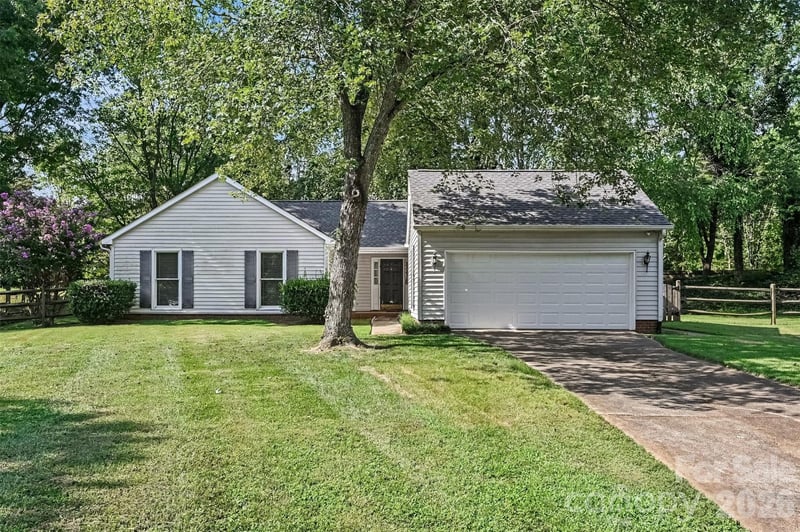 8248 Oakley Ln, Charlotte, NC 28270