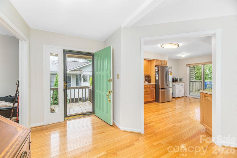 121 Deerlake Dr, Asheville, NC 28803