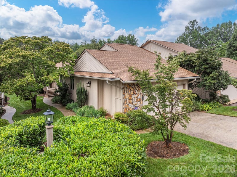 121 Deerlake Dr, Asheville, NC 28803