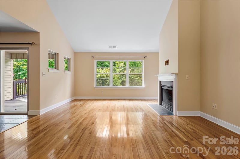 156 B Wash Creek Dr, Hendersonville, NC 28739