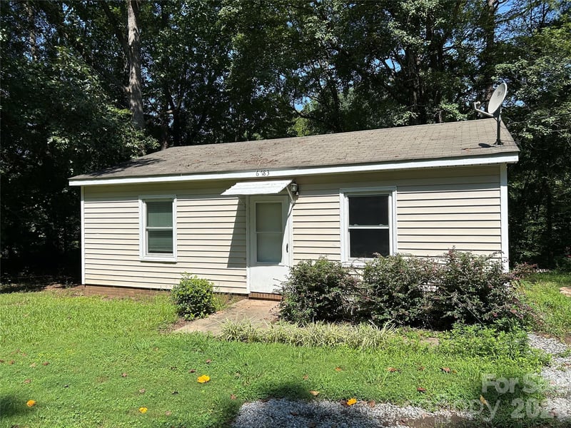 6783 Glover Ln, Stanley, NC 28164