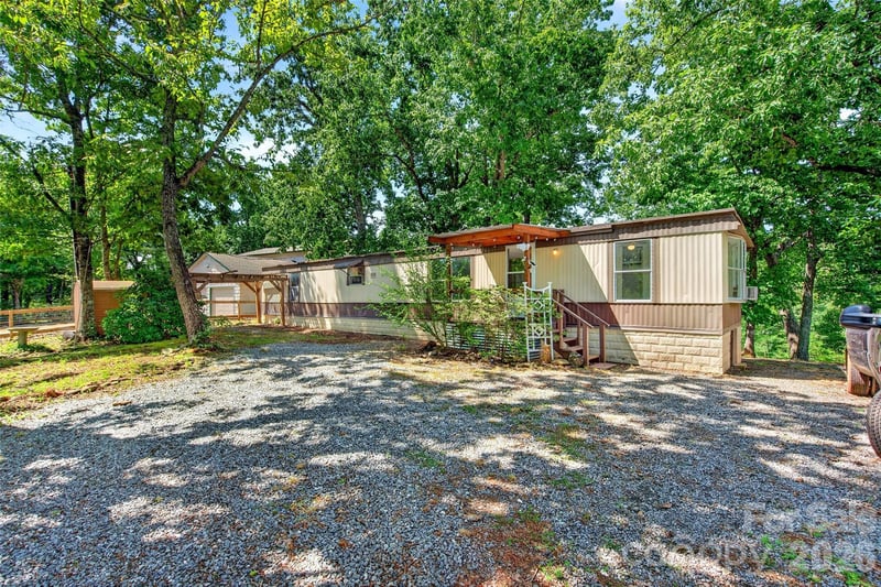 128 Pearson Cir, Lake Lure, NC 28746