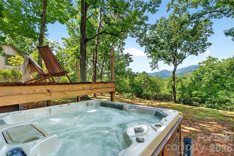128 Pearson Cir, Lake Lure, NC 28746