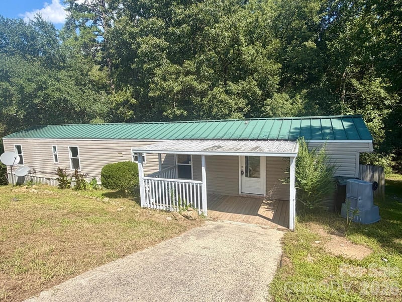 111 Cloverleaf Dr, Clover, SC 29710