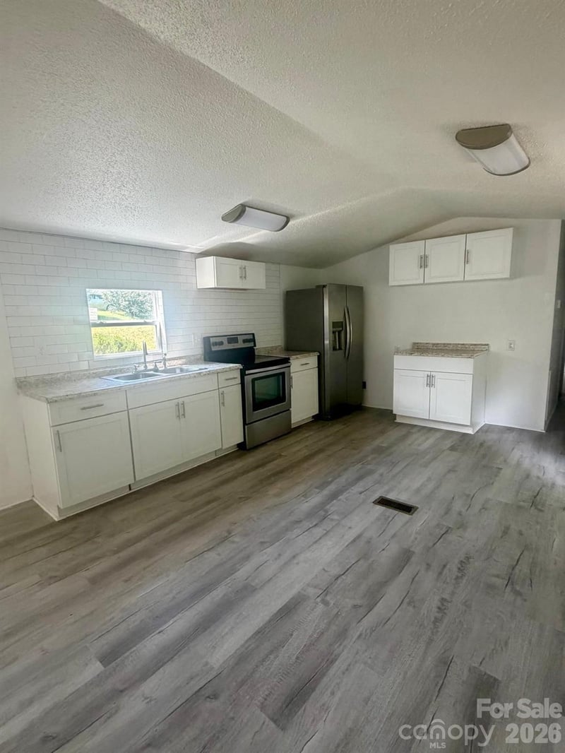 111 Cloverleaf Dr, Clover, SC 29710