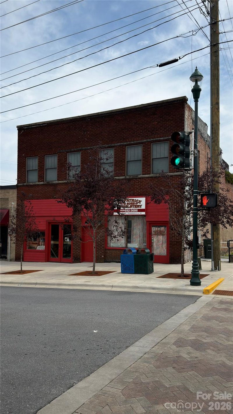360 Seventh Ave E, Hendersonville, NC 28792