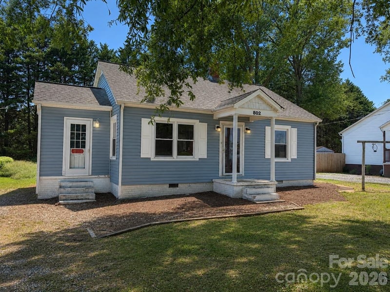 802 3rd St SE, Conover, NC 28613