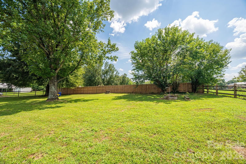 1718 Woolie Rd, Lincolnton, NC 28092