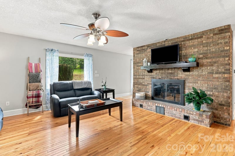 260 Justice Ridge Rd, Candler, NC 28715