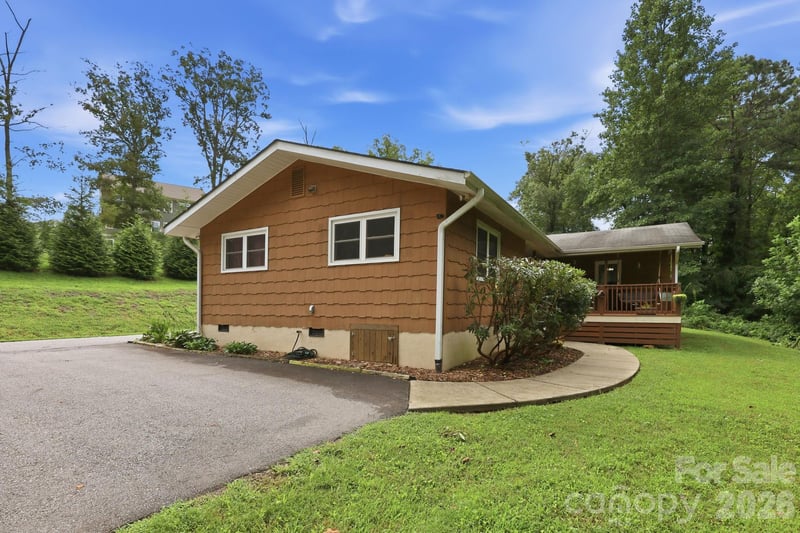 260 Justice Ridge Rd, Candler, NC 28715