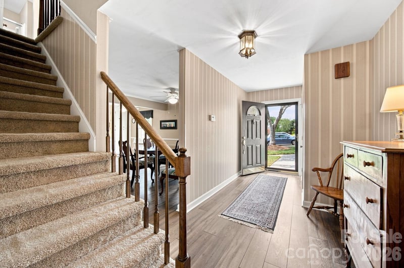 6836 Dumbarton Dr, Charlotte, NC 28210