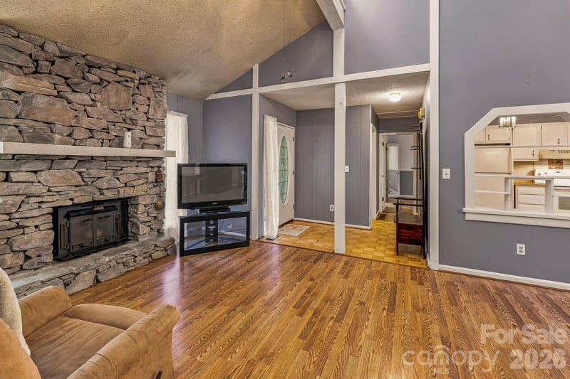 51 Rising Meadow Ln, Mills River, NC 28759