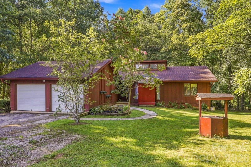 51 Rising Meadow Ln, Mills River, NC 28759