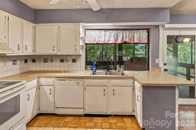 51 Rising Meadow Ln, Mills River, NC 28759