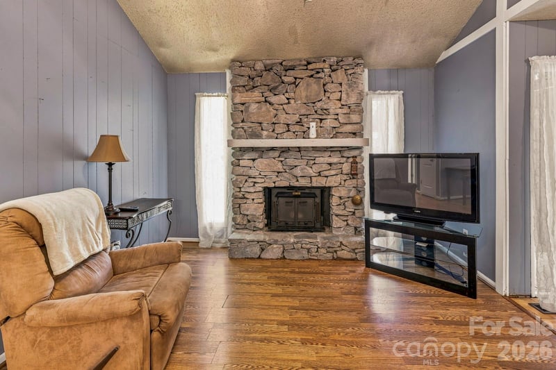 51 Rising Meadow Ln, Mills River, NC 28759