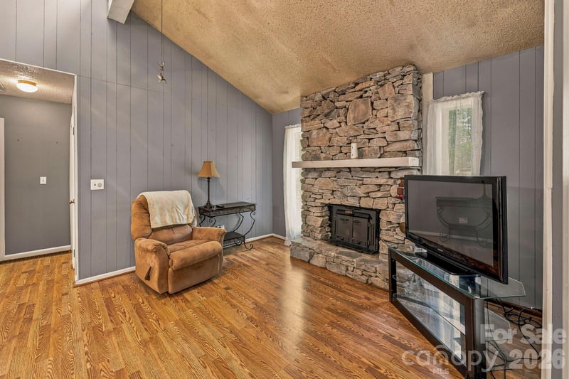 51 Rising Meadow Ln, Mills River, NC 28759