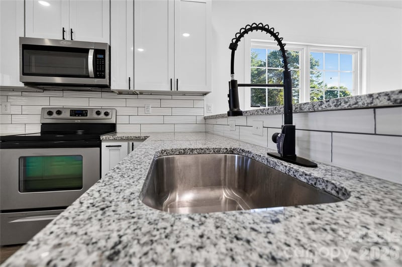 2110 Pinnacle View Dr, Kings Mountain, NC 28086