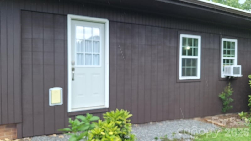 126 21st Ave NW, Hickory, NC 28601