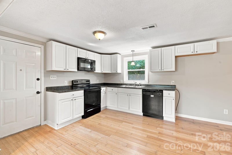 1021 S Caldwell Ave, Newton, NC 28658