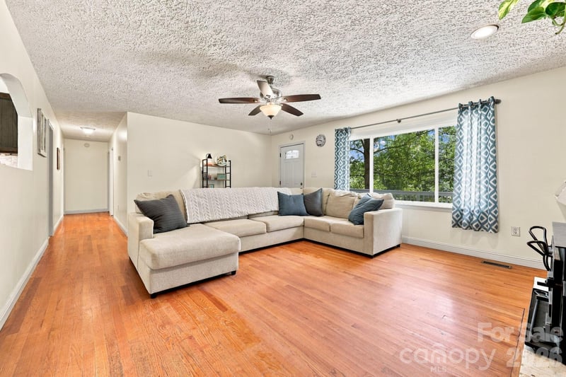 339 Indian Hills Loop, Waynesville, NC 28786
