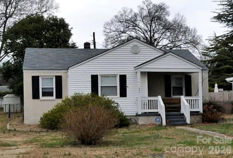657 Melbourne Ct, Charlotte, NC 28209