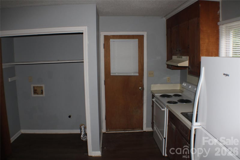 6804 Glover Ln, Stanley, NC 28164