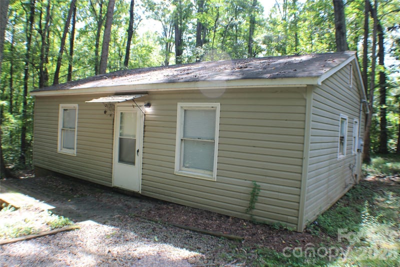 6804 Glover Ln, Stanley, NC 28164