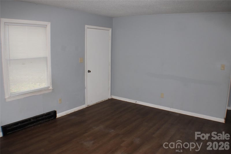 6804 Glover Ln, Stanley, NC 28164