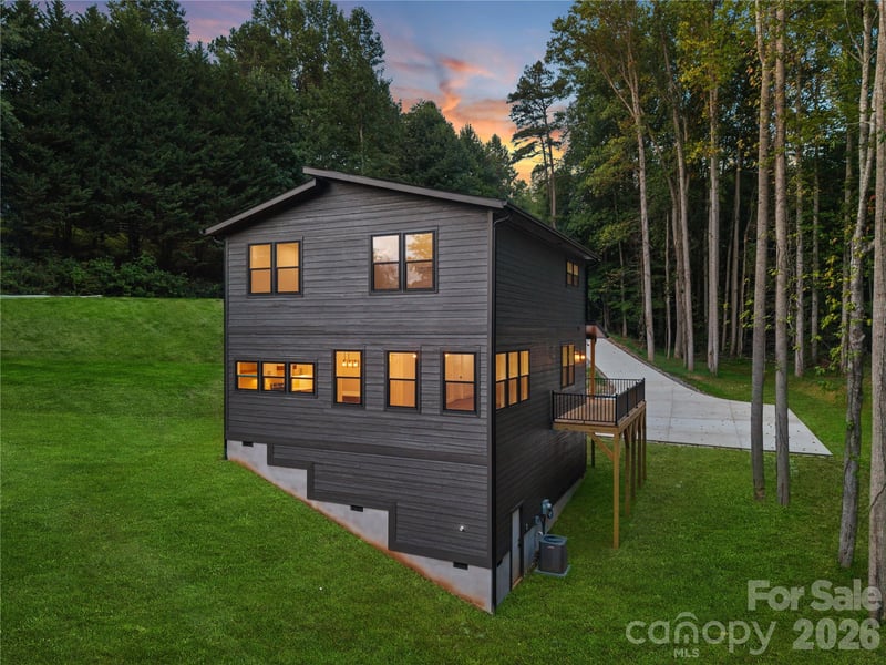 129 Quiet Woods Dr, Asheville, NC 28748