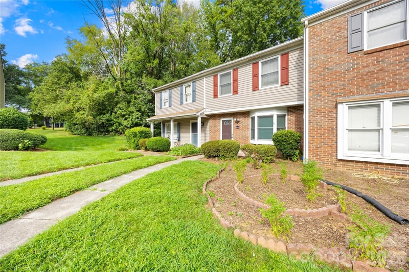 8426 Rust Wood Pl, Charlotte, NC 28227
