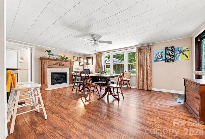 35 Loudonya Ln, Hickory, NC 28601