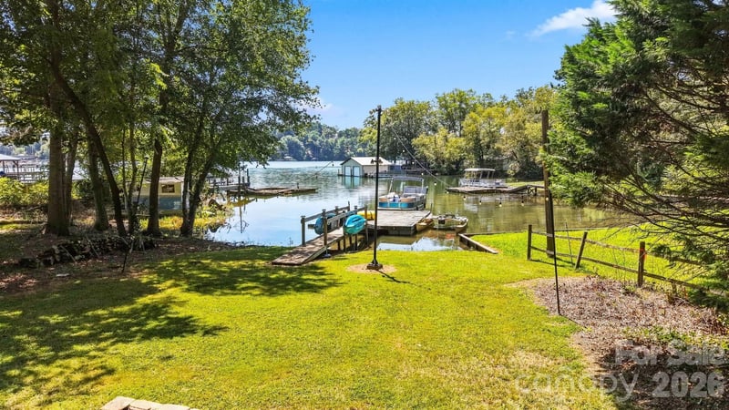 35 Loudonya Ln, Hickory, NC 28601