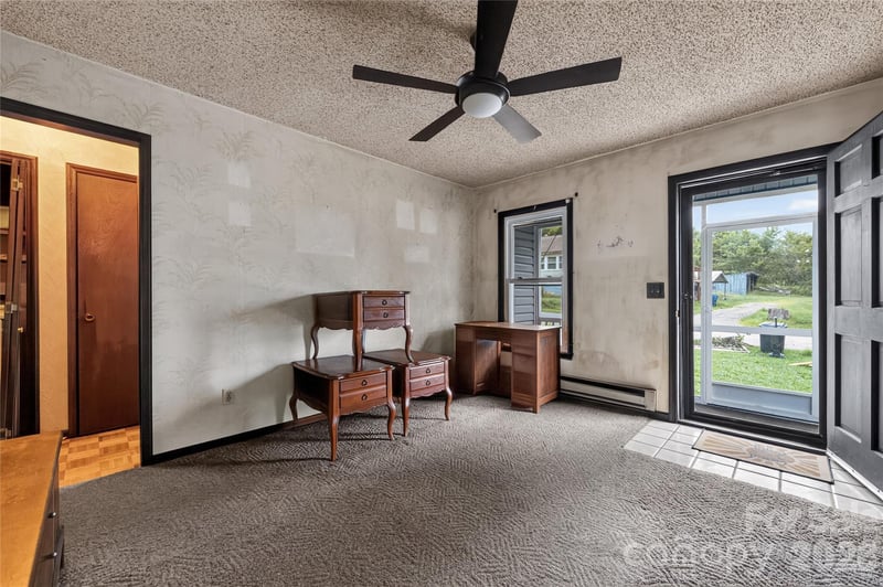 131 Spencer St, Clyde, NC 28721