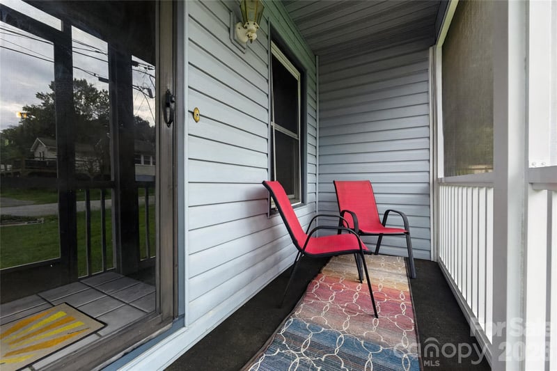 131 Spencer St, Clyde, NC 28721
