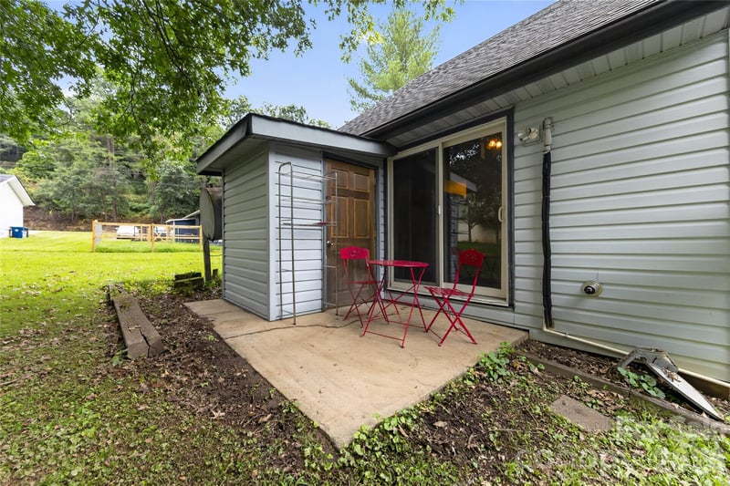 131 Spencer St, Clyde, NC 28721
