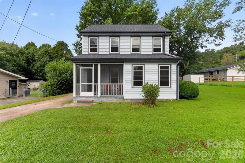 131 Spencer St, Clyde, NC 28721