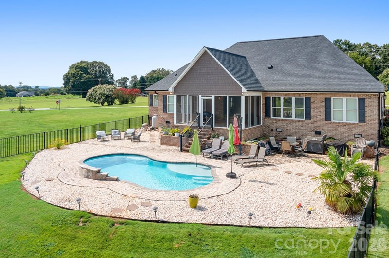 2261 Eva Ct, Lincolnton, NC 28092