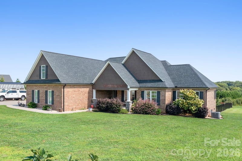 2261 Eva Ct, Lincolnton, NC 28092