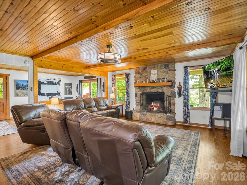 209 Chrysalis Ln, Lake Lure, NC 28746