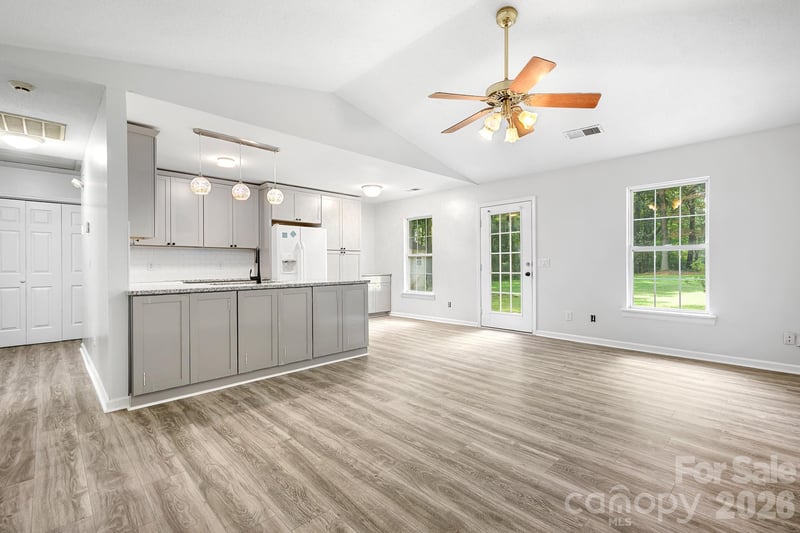 134 Mills Valley Dr, Mooresville, NC 28117