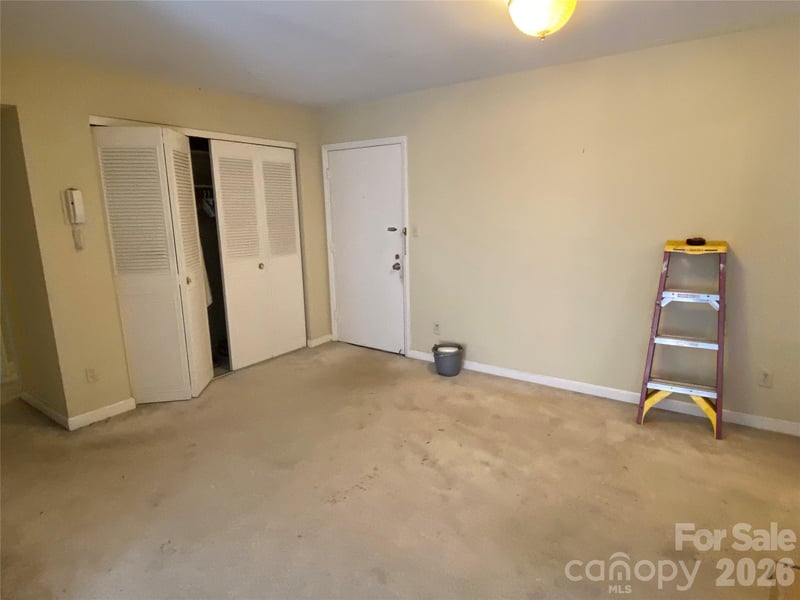 1323 Queens Rd #208, Charlotte, NC 28207
