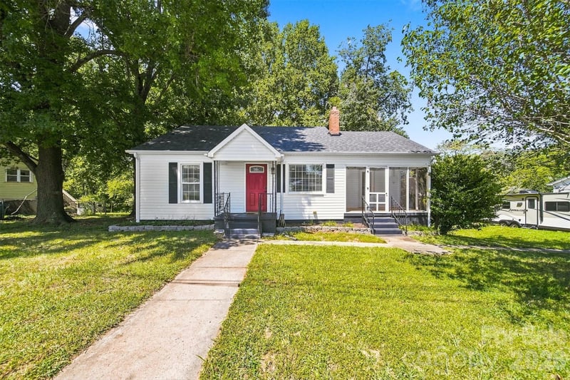 3226 Anderson St, Claremont, NC 28610