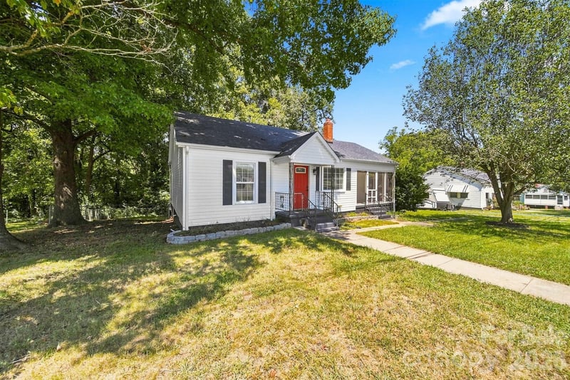 3226 Anderson St, Claremont, NC 28610