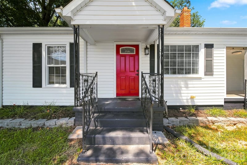 3226 Anderson St, Claremont, NC 28610
